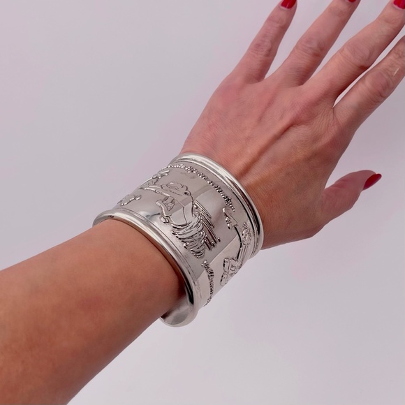 One of its Kind RLM 90's  Bugs Bunny, Taz, Daffy UNISEX Cuff - Picture 11 of 11